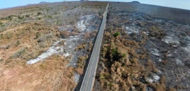 estrada fogo queimada bombeiros