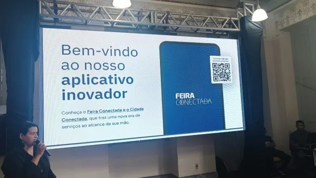 reunião no Paço Municipal sobre 1º mês do app Feira Conectada