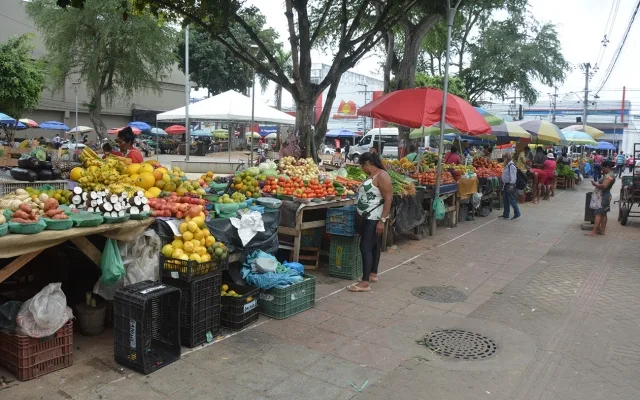 Feira livre da praça Bernardino Bahia-