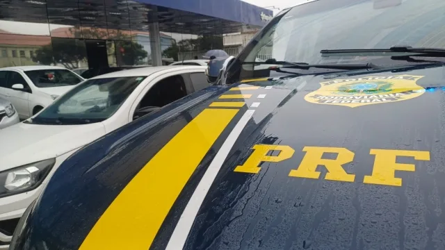 PRF ajuda a socorrer criança em Feira de Santana