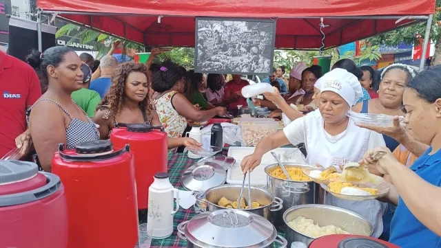 Café da manhã em celebração ao dia do feirante