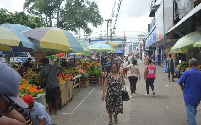 Feira livre da praça Bernardino Bahia-