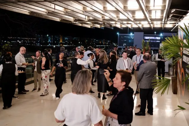 lançamento do livro jornalismo local no Brasil