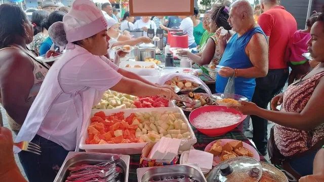 Café da manhã em celebração ao dia do feirante