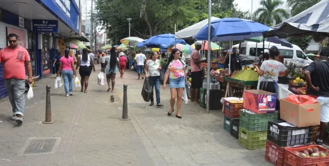 Feira livre da praça Bernardino Bahia-