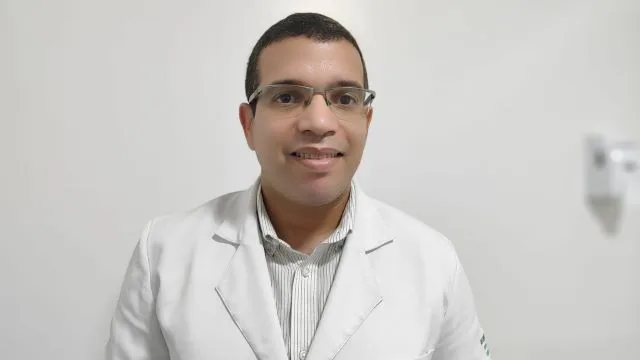 médico Eduardo Cerqueira urologista e cirurgião