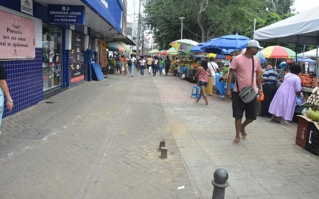 Feira livre da praça Bernardino Bahia-