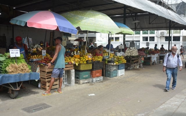 Feira livre da praça Bernardino Bahia-