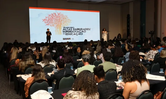 Seminário sobre estudantes superdotados-