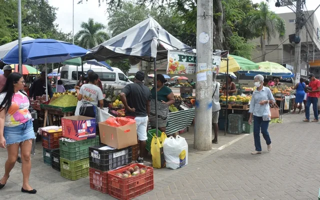 Feira livre da praça Bernardino Bahia-