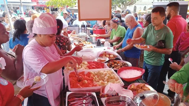 Café da manhã em celebração ao dia do feirante