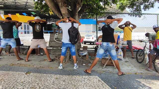 Polícia militar realiza operação na Feira do Rolo e apreende celulares (7)