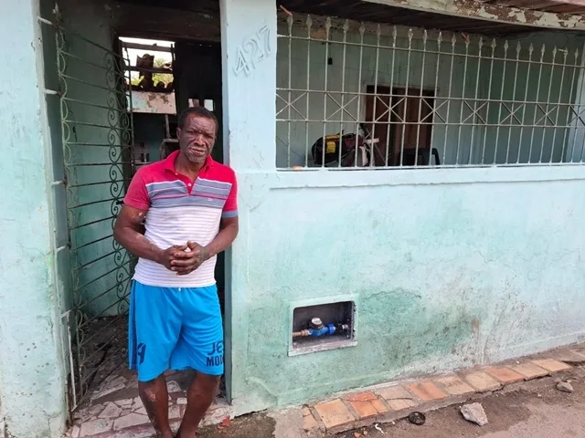 Casa incendiada na Rua Nova