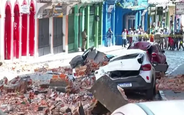 Fachada desaba em Salvador