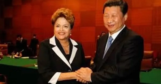 Dilma Rousseff recebe medalha de presidente chinês Xi Jinping