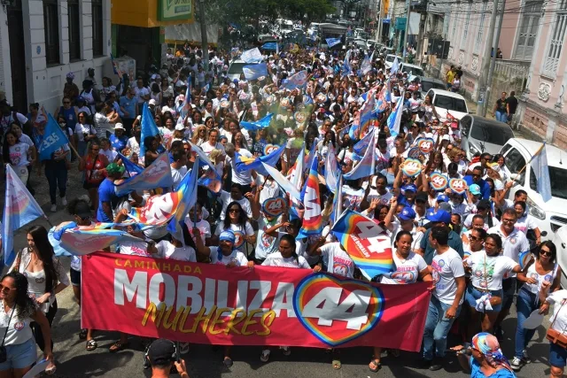 Caminhada de José Ronaldo com mulheres