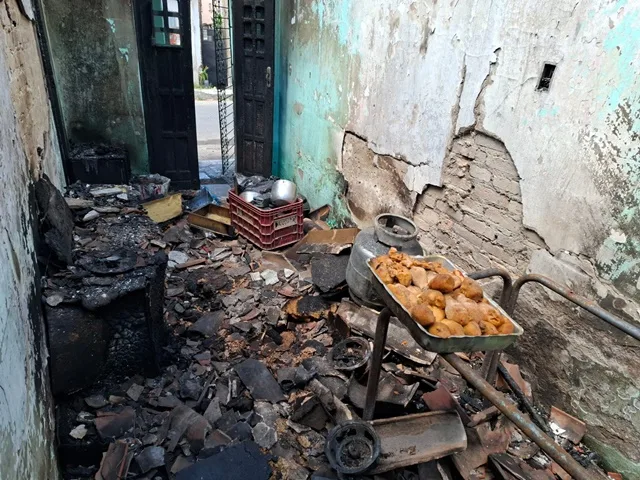 Casa incendiada na Rua Nova