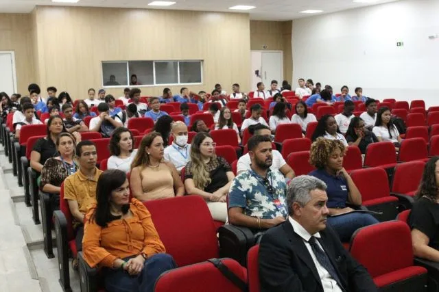 pessoas no auditório