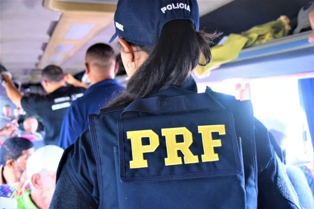 PRF prende motorista de ônibus por importunação sexual