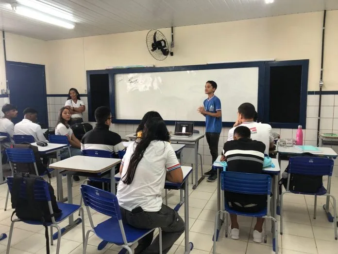 Estudante desenvolve ferramenta de IA que auxilia colegas na preparação para o Enem