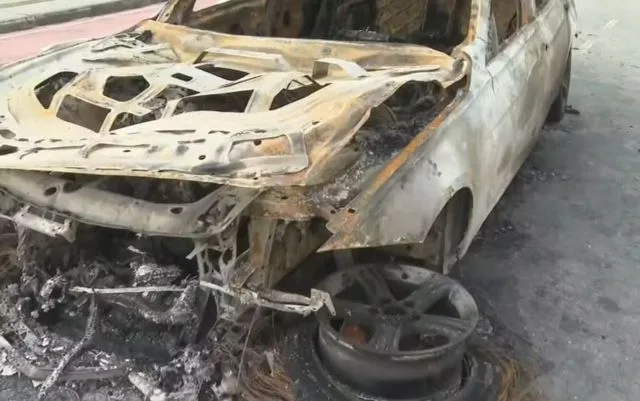 carro invade estabelecimento em Salvador policiais veículo incendiado