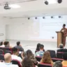 pessoas no auditório