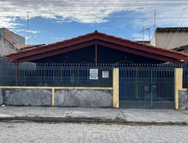 Excelente Casa na Conceição I, área 10x25 sendo 2 suítes 180 mil