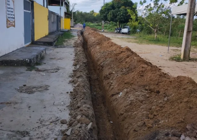 Embasa - água tratada chega a comunidades de Berimbau