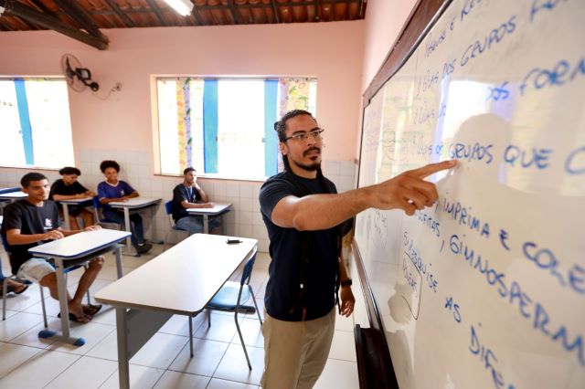 profissional da educação professor em sala de aula