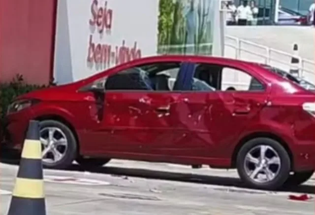 Carro destruído