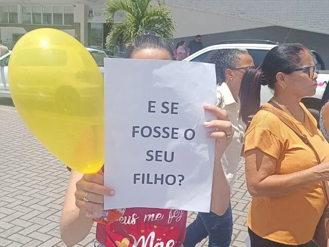 Mães de crianças com autismo realizam manifestação em frente ao Fórum contra planos de saúde (8)