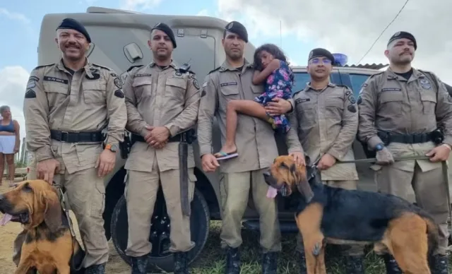 cães localizam criança desaparecida