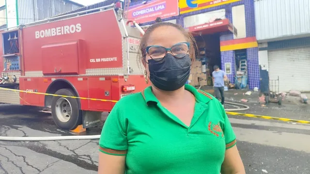 Incêndio em lojas de embalagens