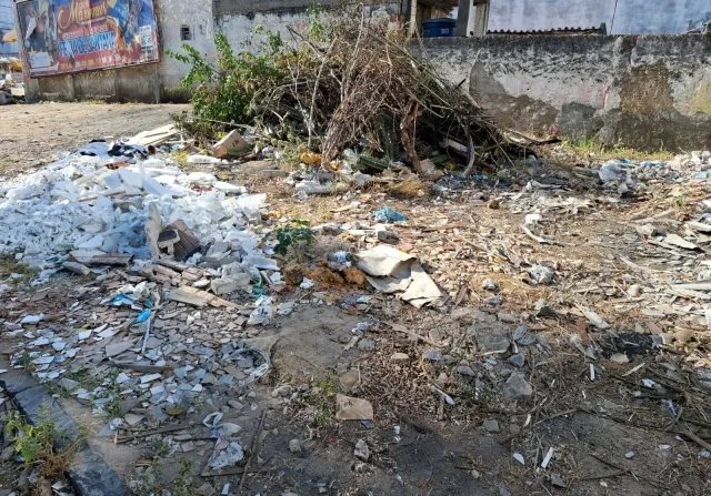 Terreno baldio - Praça 2 de julho