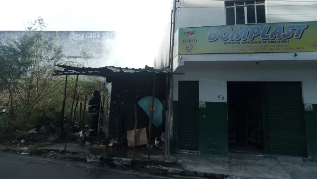 Terreno baldio - Praça 2 de julho