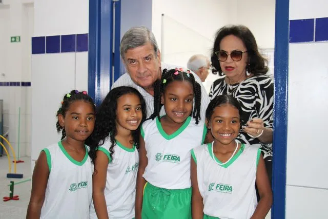 prefeito Colbert e crianças