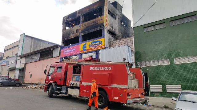 Incêndio na Rua Miguel Mathias no Centro de Abastecimento