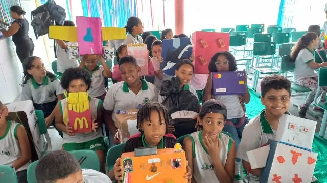 Dia da Mochila Maluca e do Cabelo Maluco na escola Escola Municipal Antônio Gonçalves Silva