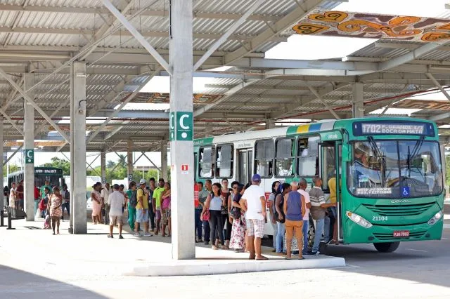 ônibus ponto passageiro