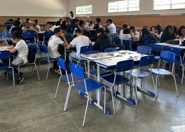 Estudantes de Colégio Polivalente de Feira de Santana, o projeto “RAP – Ritmo e Poesia”