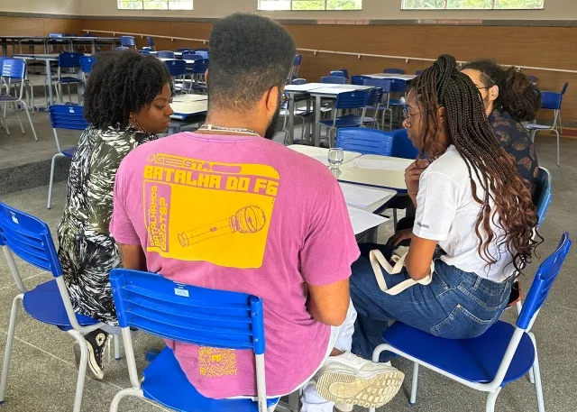 Estudantes de Colégio Polivalente de Feira de Santana, o projeto “RAP – Ritmo e Poesia”