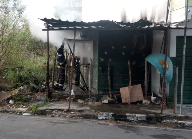 Terreno baldio - Praça 2 de julho