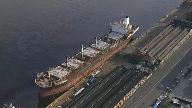 Navio que bateu na ponte Rio de Janeiro - Niterói