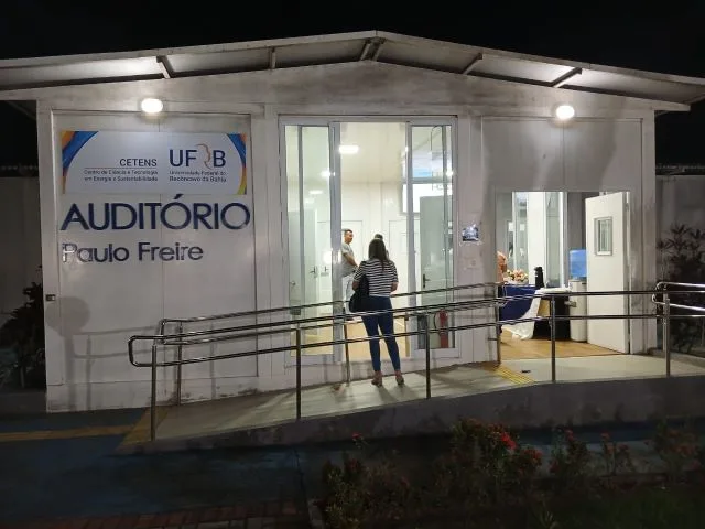 auditório Paulo Freire no Cetens - UFRB Feira