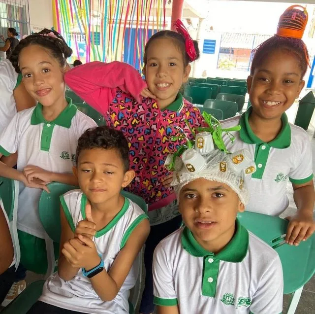 Dia da Mochila Maluca e do Cabelo Maluco na escola Escola Municipal Antônio Gonçalves Silva