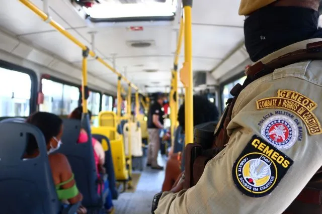 Polícia combate a roubos em coletivos