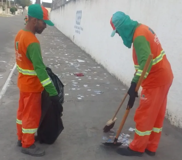 limpeza pública dos santinhos - eleições2