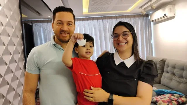 Daiane Lustosa (mãe), Wendel Almeida (pai) e o pequeno Benjamin