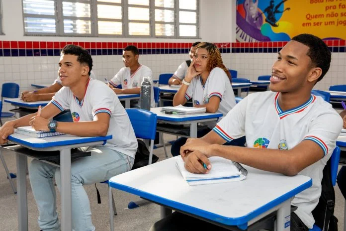 alunos sala de aula rede estadual