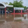 Chuva invade Colégio Modelo e deixa alunos ilhados em Guanambi